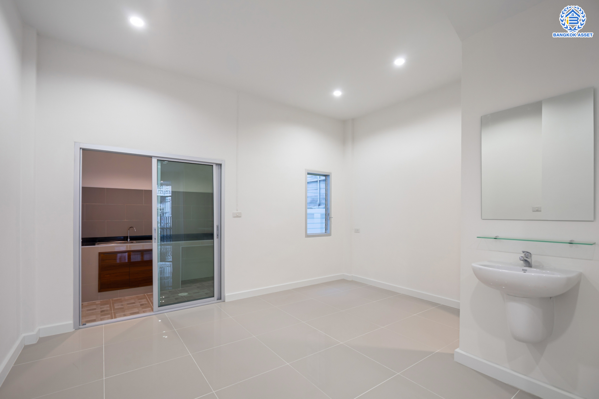 บ้านมือสองตกแต่งใหม่ ม.บ้านริมสวน ดอนเมือง เนื้อที่ 17.6 ตร.ว. ฟังก์ชันจัดเต็ม 3 ห้องนอน 3 ห้องน้ำ จอดรถได้ 2 คัน มีความเป็นส่วนตัว เดินทางเข้าสู่ใจกลางเมืองได้อย่างสะดวกสบาย ใกล้สนามบินดอนเมือง และทางด่วนศรีสมาน